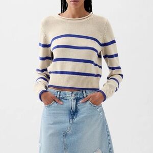 NWOT Gap 100% cotton Shrunken Roll Neck Sweater, medium